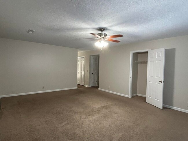 Building Photo - 166 Gertrude Dr