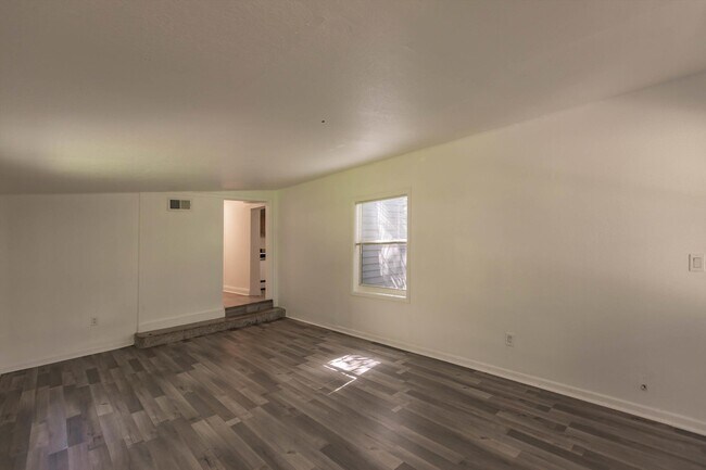 Building Photo - 808 N Palmway