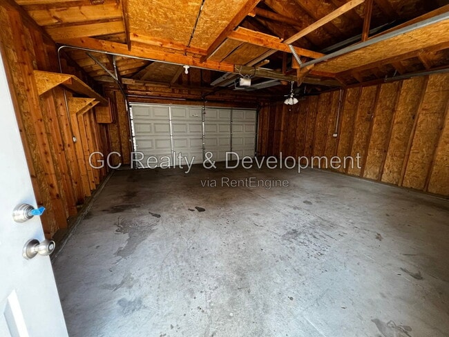 Building Photo - 2840 N Maplewood Ave