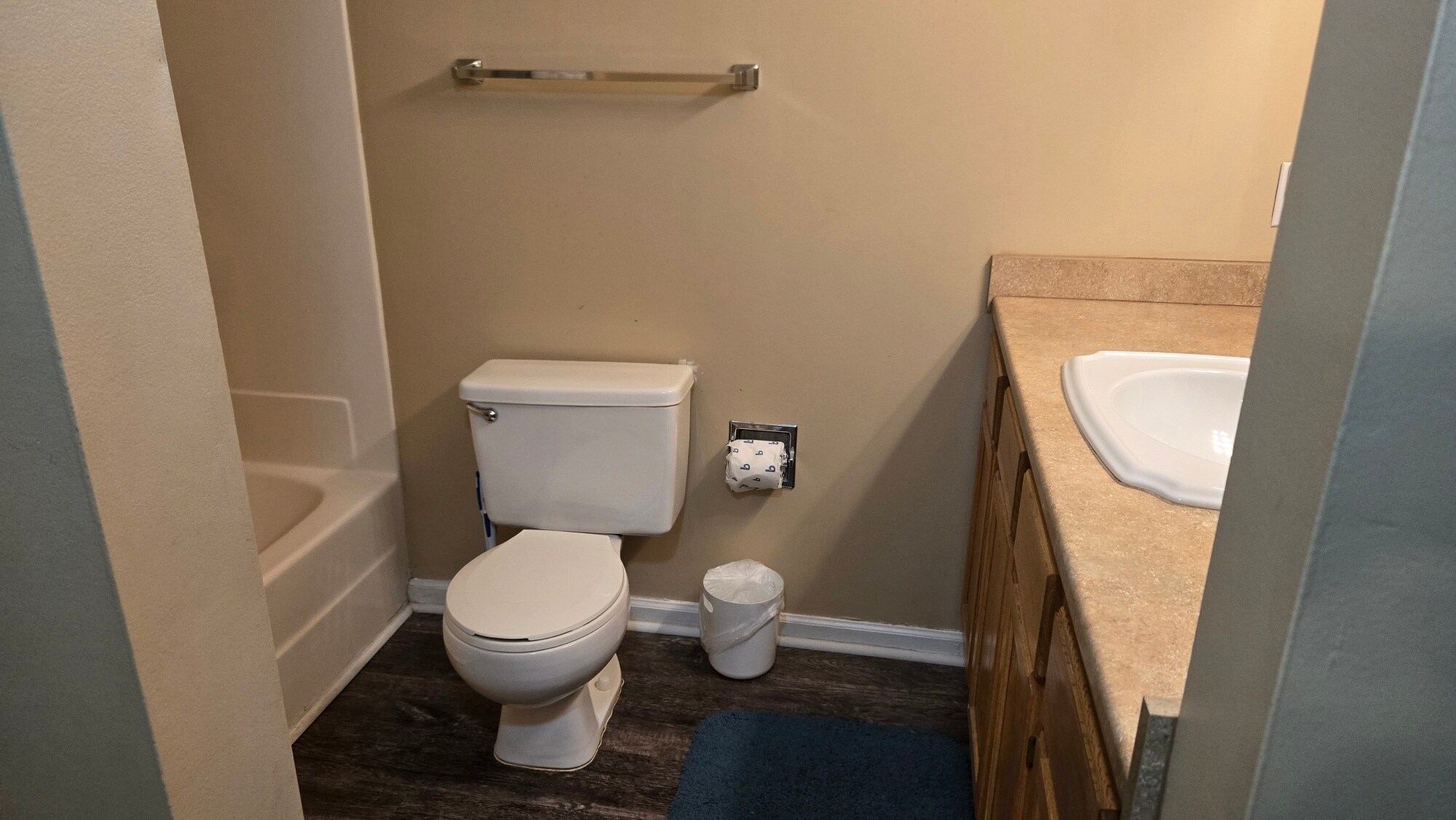 Master bathroom - 1356 Glenns Bay Rd