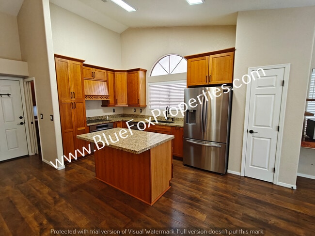 Building Photo - 1560 E Sonoran Desert Dr