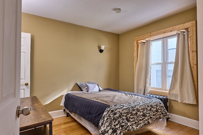 Building Photo - 198 Court St