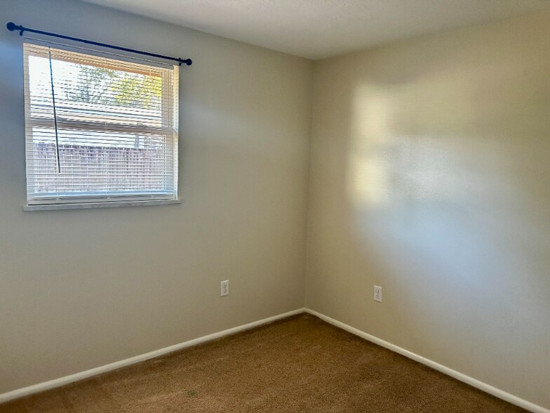 Building Photo - 1115 N Texas St