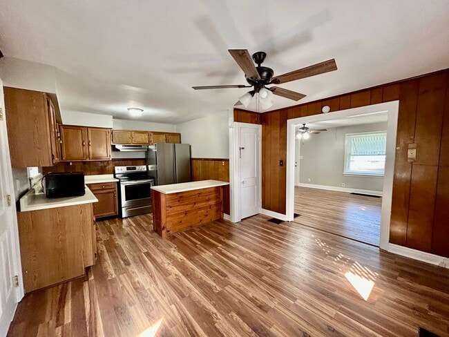 Building Photo - Beautiful Home in Castlewood!!