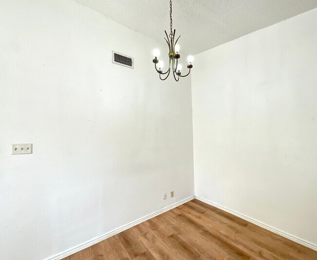 Building Photo - **APPLICATION RECEIVED** 2-Bedroom Duplex Near Highway 78- Pet-Friendly with Fenced Yard! SECTION...