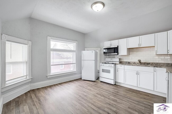 Building Photo - 1112 N 40