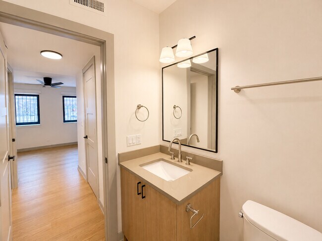 Building Photo - 1337 W Estes Ave