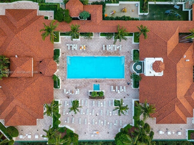 Building Photo - 19900 E Country Club Dr