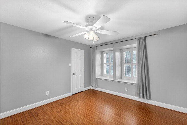 Building Photo - 1553 W Sam Houston Pkwy S