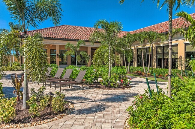 Building Photo - Furnished Annual -  2BR/2BA Second Floor c...