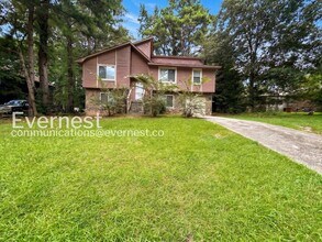 Building Photo - 5 Bed, 3 Bath Home with Garage / Pet-Friendly / Vouchers Accepted / Available Now!
