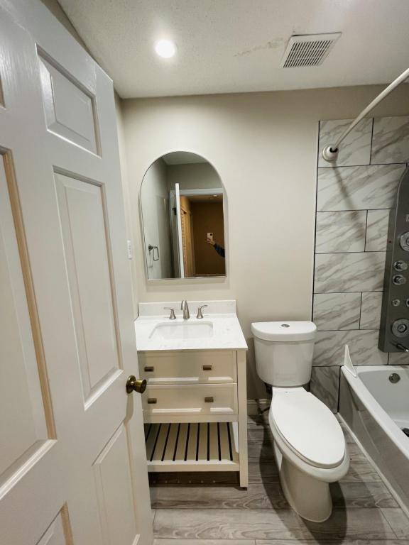 Building Photo - 2326 Colgate Dr