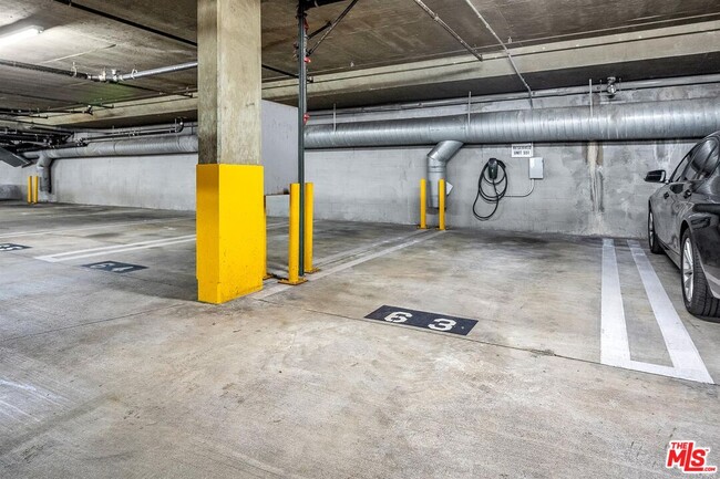 Building Photo - 200 N Swall Dr