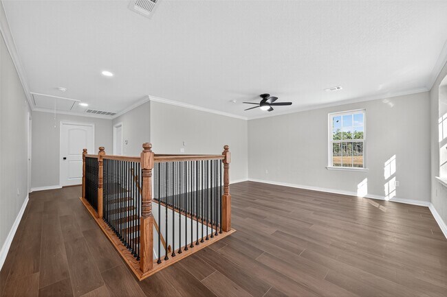 Building Photo - 10594 Rustling Oaks Dr