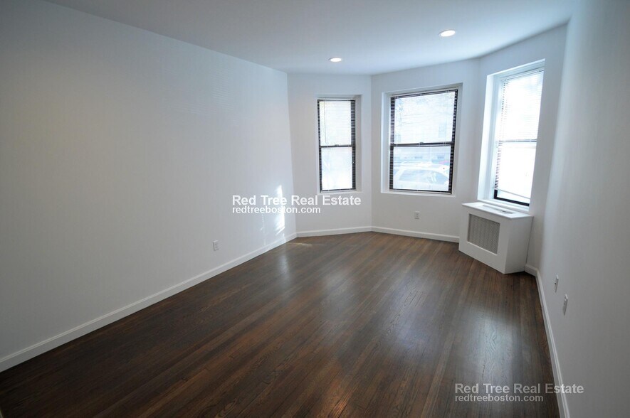 Primary Photo - 70 Peterborough St