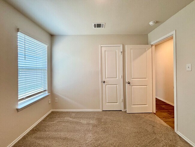 Building Photo - Welcome home to this Charming smart home f...