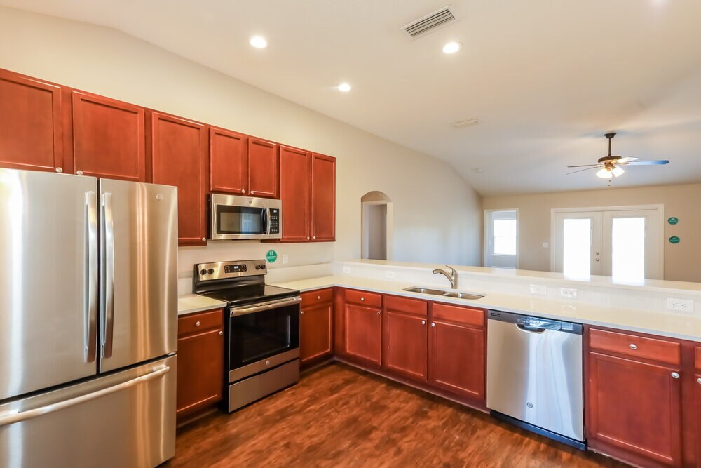 Building Photo - 2608 Royal Pointe Dr