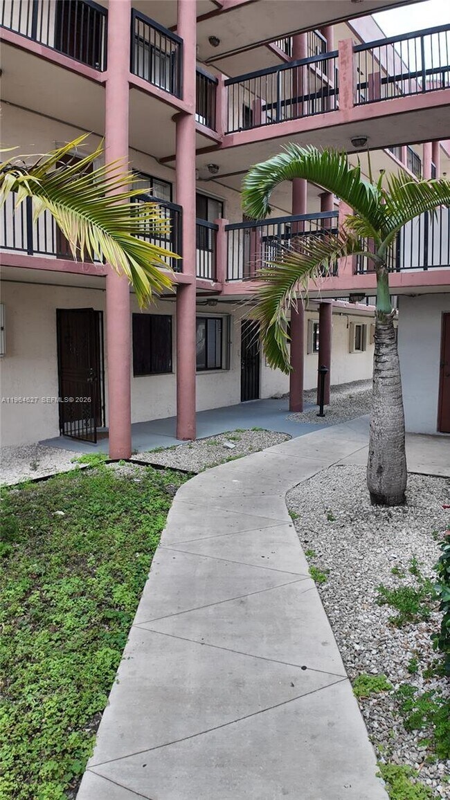 Building Photo - 5400 W 21st Ct