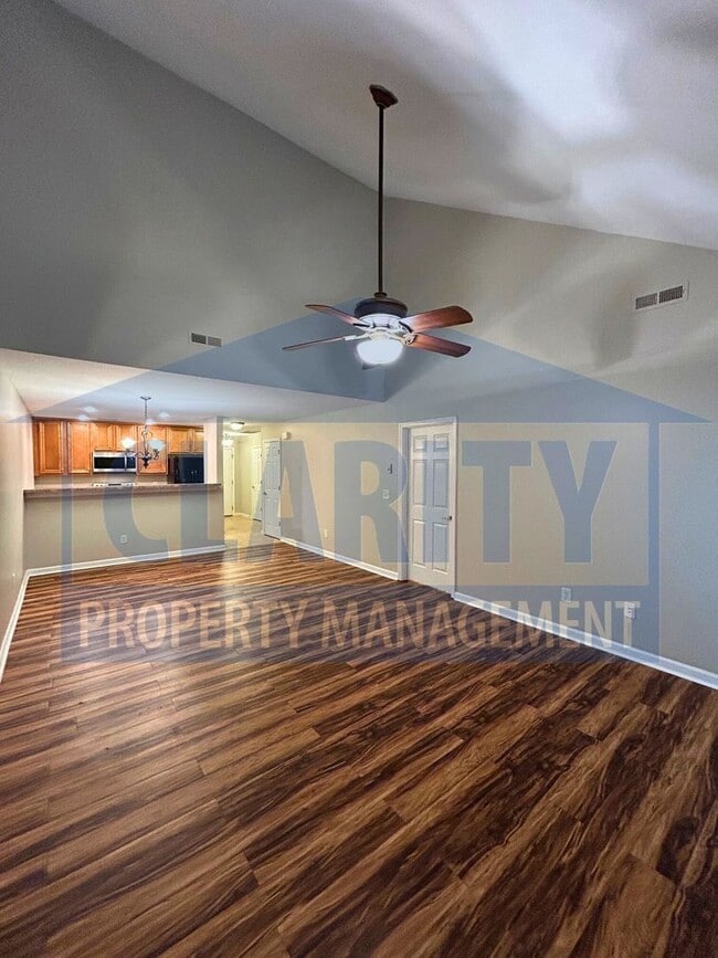 Building Photo - Single level, two bedroom townhome!