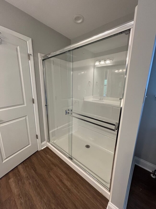 Building Photo - Beautiful Townhome in Washington! - 3 Bedroom