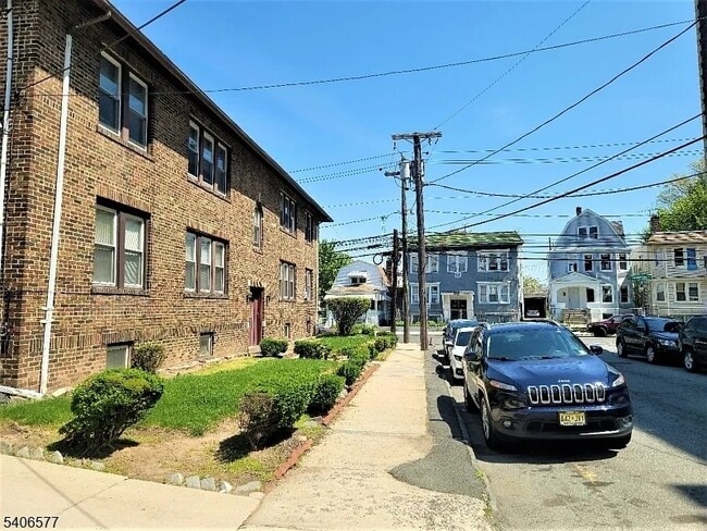 Building Photo - 367 Sanford Ave