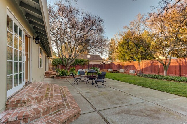 Building Photo - Three Bedroom Single Story Ranch Napa home in Coveted Hidden Valley