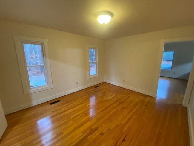 Building Photo - Country living in Glen Allen three bedroom...