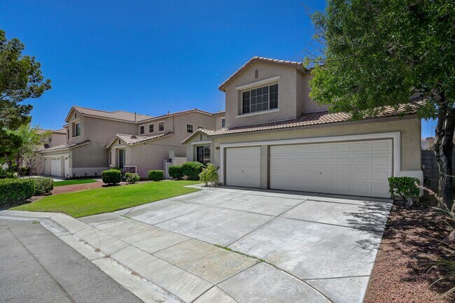 Building Photo - A Fabulous 4 Bedroom Home with a Sparkling...