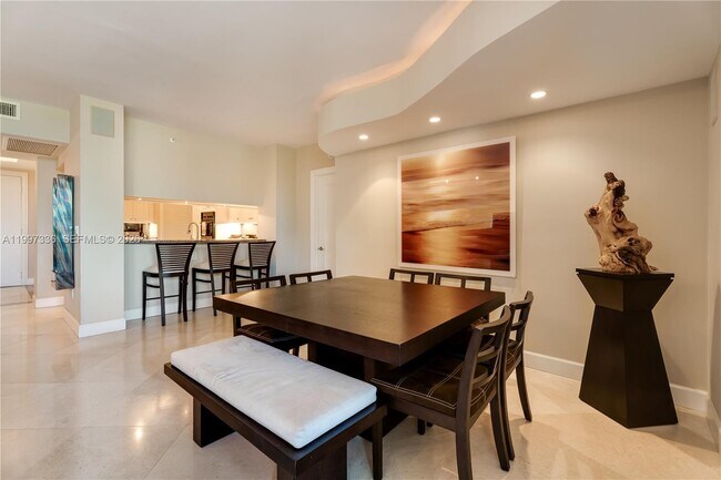 Building Photo - 445 Grand Bay Dr