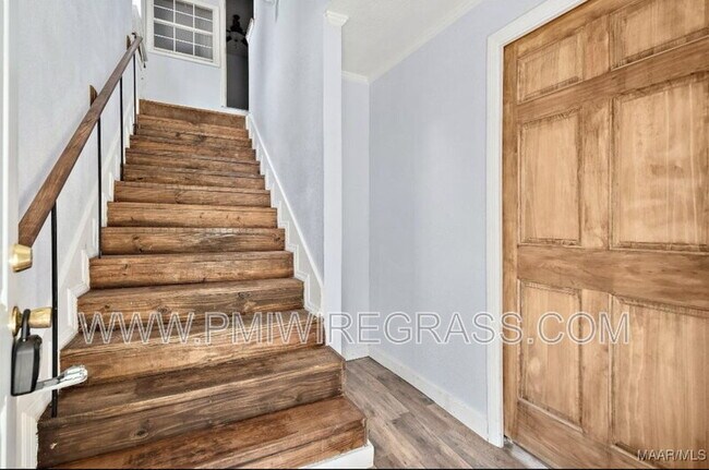 Building Photo - 503 Dusy St