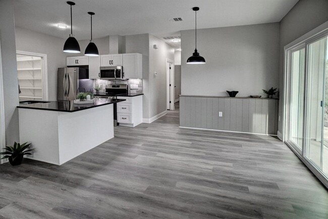 Building Photo - 121 S Kanaio Dr