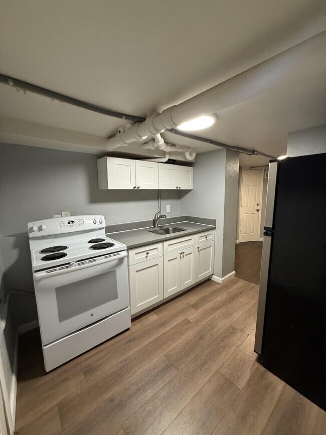 Building Photo - Chic Urban Studio in the heart of Denver!