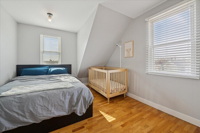 Building Photo - 3024 N Sawyer Ave