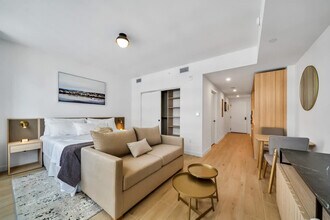 Building Photo - 225 N Miami Ave