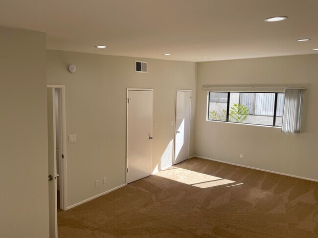 Building Photo - 4416 Fulton Ave