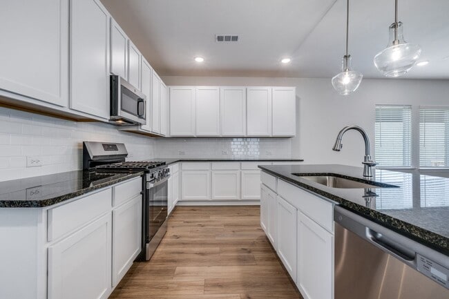 Building Photo - 4013 Bluestem Blvd