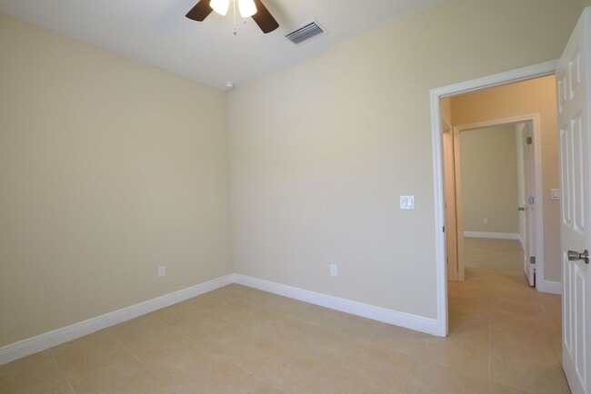 Building Photo - 517 Blackbird Ln