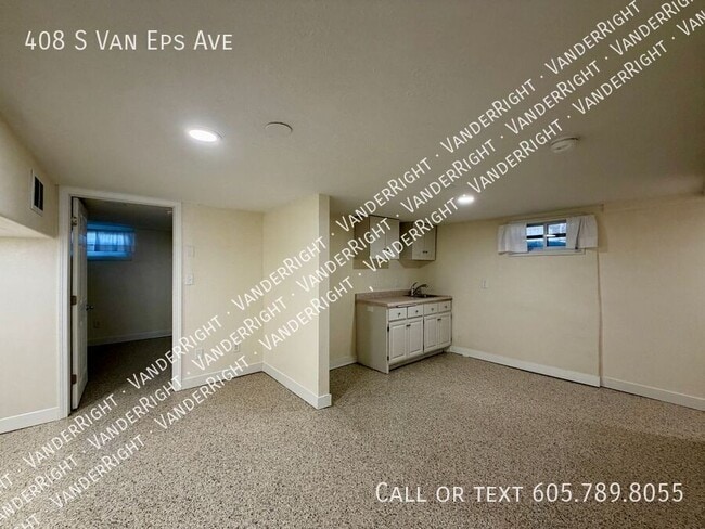 Building Photo - 408 S Van Eps Ave