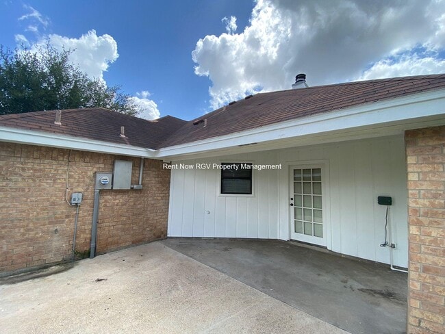 Building Photo - 818 Diana Dr