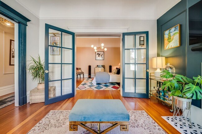 Building Photo - Cole Valley/Ashbury Heights: Remodeled Fla...