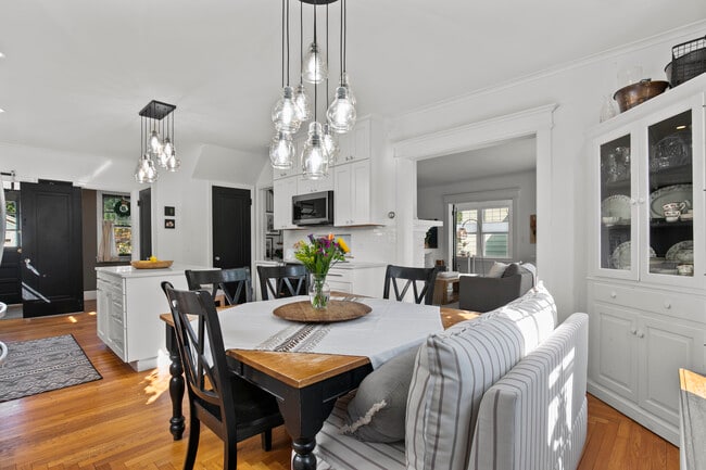 Building Photo - 37 Harmon St