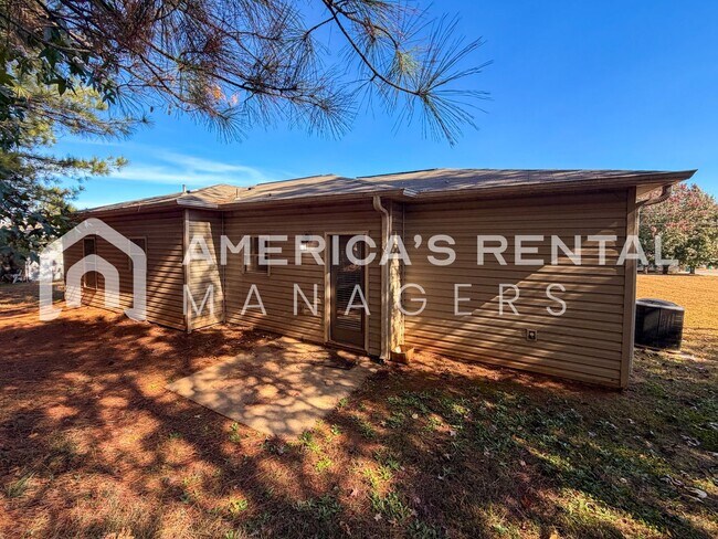 Building Photo - Spacious 3-Bed, 2-Bath Home Near Mercedes-Benz Plant in Vance!