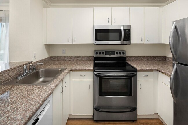 Building Photo - 2244 13th Ave W