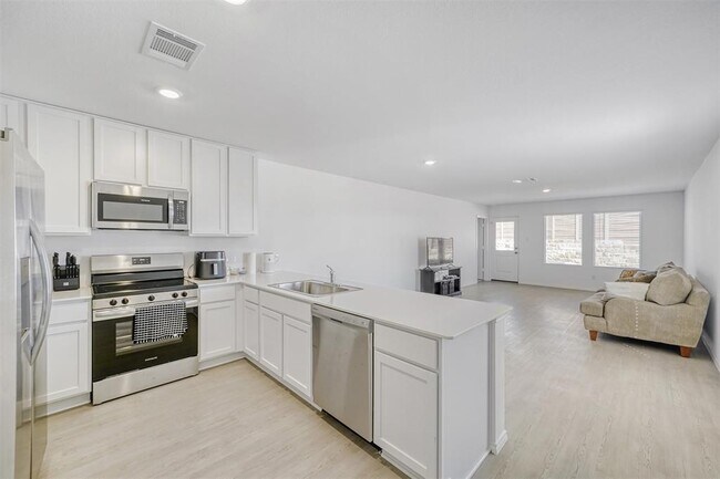 Building Photo - 100 Burt Rainey Ln