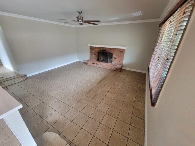 Building Photo - 149 E Riviera Dr