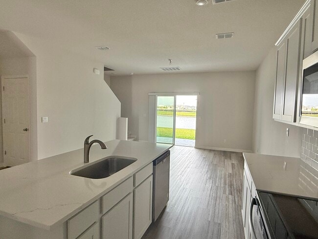 Building Photo - 12938 SW Forli Wy