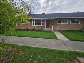 Building Photo - Duplex For Rent in Corning!