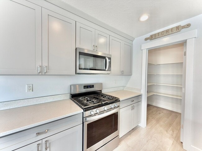 Building Photo - 3 Bed | 2.5 Bath | 2,365 sq ft above grade | Full unfinished basement | 2-car garage