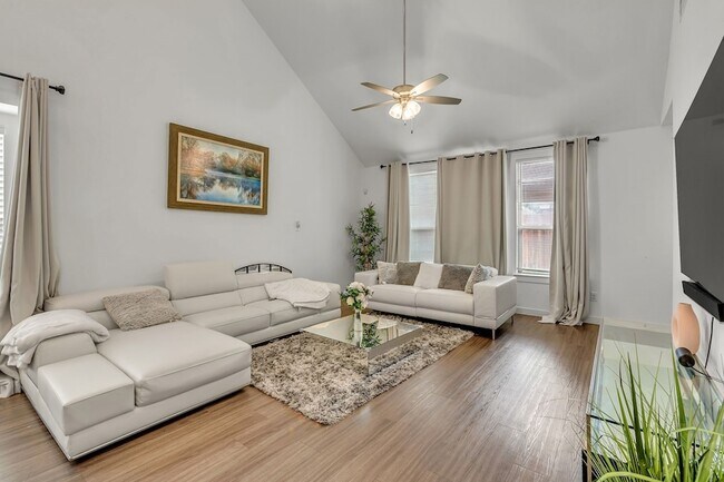Building Photo - 4011 Logan Dr