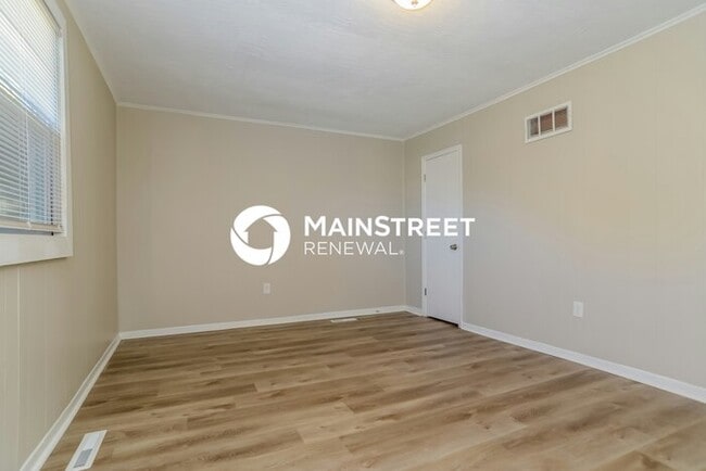 Building Photo - 6 Bedroom Pet-Friendly Home in BELTON, MO ...